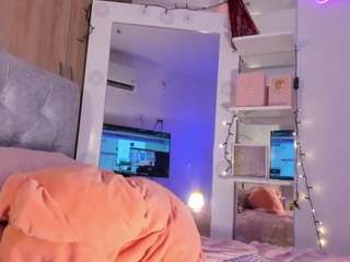 kiraalopez Live Webcam on CamSoda