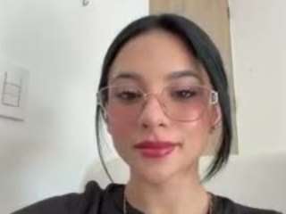 kiraalopez webcam model