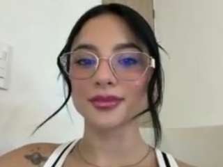 kiraalopez's live room