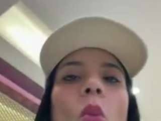 kiraalopez's live room