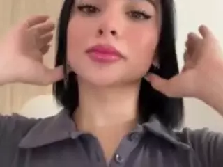 Kira Lopez's Live Sex Cam Show
