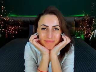 rebeccadiamond18's CamSoda show and profile