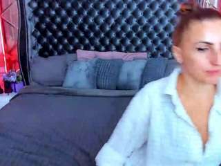 rebeccadiamond18 live webcam show