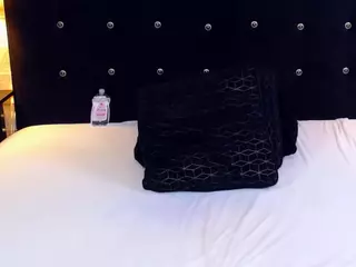 cynthiaadamss's Live Sex Cam Show