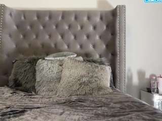 Live webcam model missprettypocahontas on Soda Cams