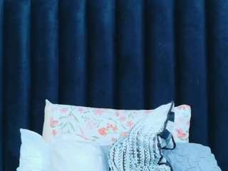 grettchen, female webcam model,  years old, on live webcam