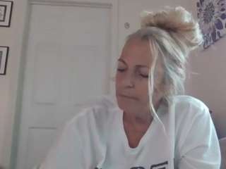 Jordynlvee's cam show statistics and live stream