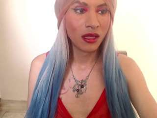 rav3nnn's CamSoda show and profile