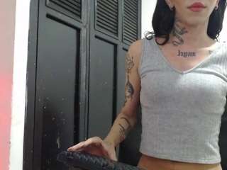 le modèle rav3nnn est en webcam porno dans un show sur le site camsoda, il possède les tags suivants: average,black hair,brown eyes,dirty talk,drinking,orgasm,spank,tattoos,tease,hd,latin,small tits