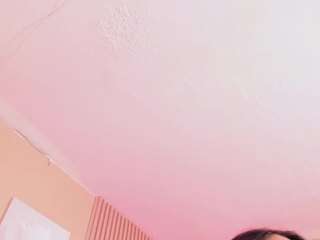 lilly-19 live webcam show