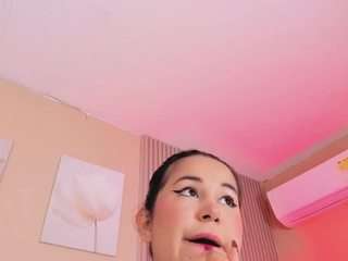 Lilly live cam preview