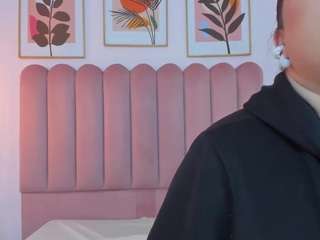 YAYIS live cam — ass, green eyes, toys