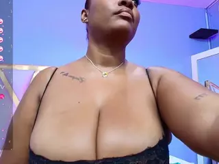 curvyebony's Live Sex Cam Show