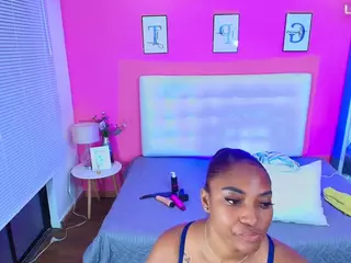 curvyebony's Live Sex Cam Show