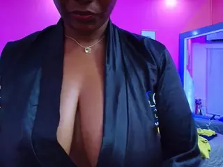 curvyebony's Live Sex Cam Show