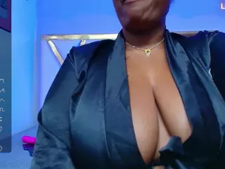 curvyebony's Live Sex Cam Show