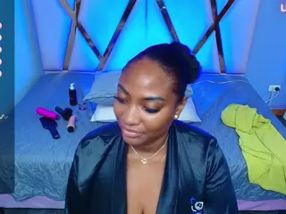 curvyebony's Live Sex Cam Show