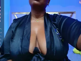 curvyebony's Live Sex Cam Show