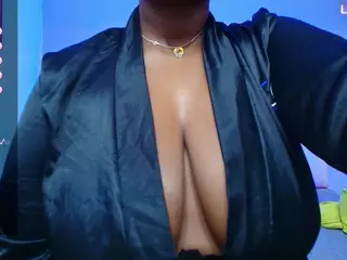 curvyebony's Live Sex Cam Show