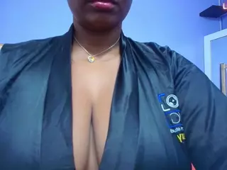 curvyebony's Live Sex Cam Show