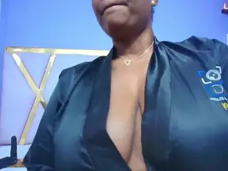 curvyebony's Live Sex Cam Show