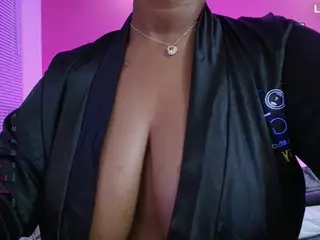 curvyebony's Live Sex Cam Show