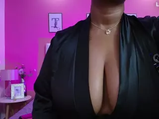 curvyebony's Live Sex Cam Show