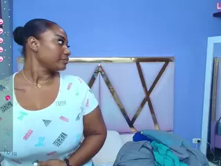 curvyebony's Live Sex Cam Show