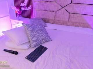 shantalmilf's CamSoda show and profile