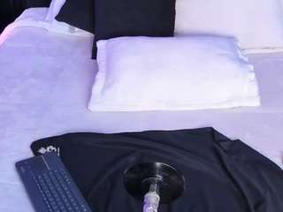 shantalmilf's CamSoda show and profile