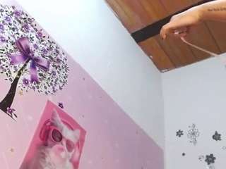 little-lucyx Live Webcam on CamSoda