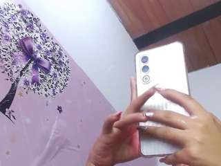 little-lucyx Live Webcam on CamSoda