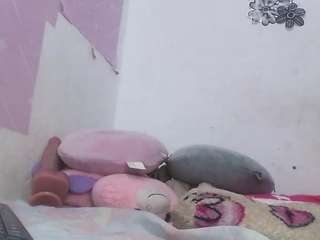 little-lucyx Live Webcam on CamSoda