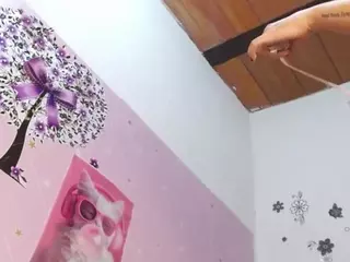 little-lucyx's Live Sex Cam Show