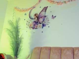 oriana3's CamSoda show and profile