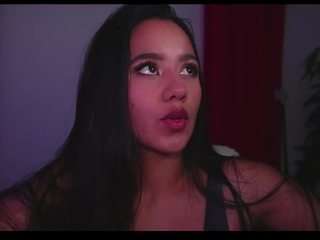 dafnee-ds from CamSoda is Freechat