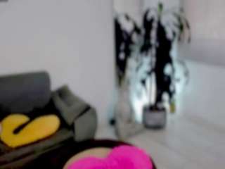 MissValerieW live webcam show