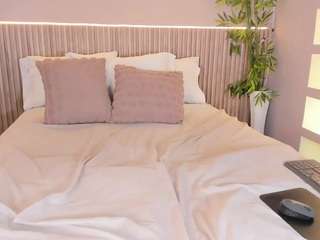 cloeharp live cam profile