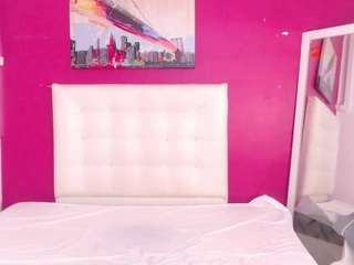 tiny-whore18 webcam model