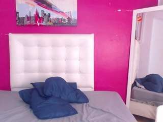 tiny-whore18 Live Webcam on CamSoda