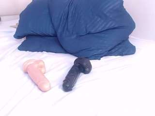 tiny-whore18 from CamSoda is Freechat