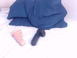 tiny-whore18 camsoda