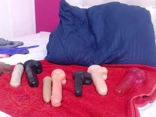 tiny-whore18's CamSoda show and profile