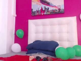 tiny-whore18's CamSoda show and profile