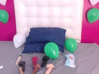 tiny-whore18 Live Webcam on CamSoda