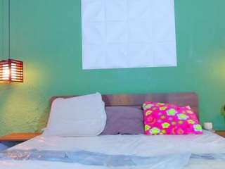 tiny-whore18 Live Webcam on CamSoda