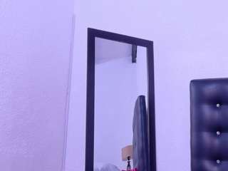 tiny-whore18 live cam profile