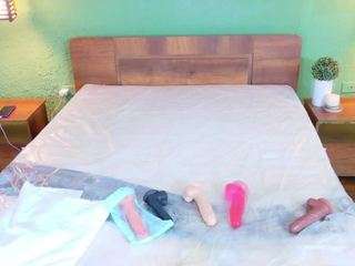 tiny-whore18 live cam profile