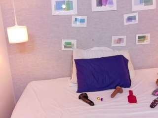 tiny-whore18's CamSoda show and profile