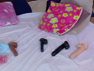 tiny-whore18 live